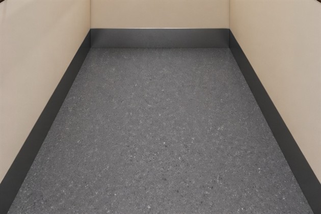 Upofloor Zero 5704  Mörkgrå på MDF 1090 x 2300 x 6